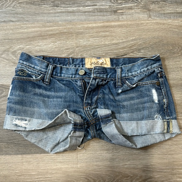 Hollister pacific merchants jean shorts used it good condition, size 0. - Picture 1 of 10